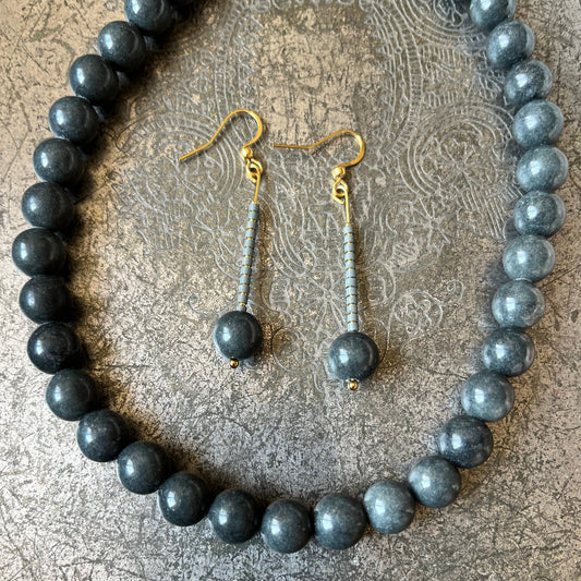 Dúo Prades-Vita Gris - collar y pendientes de jade gris con metal dorado
