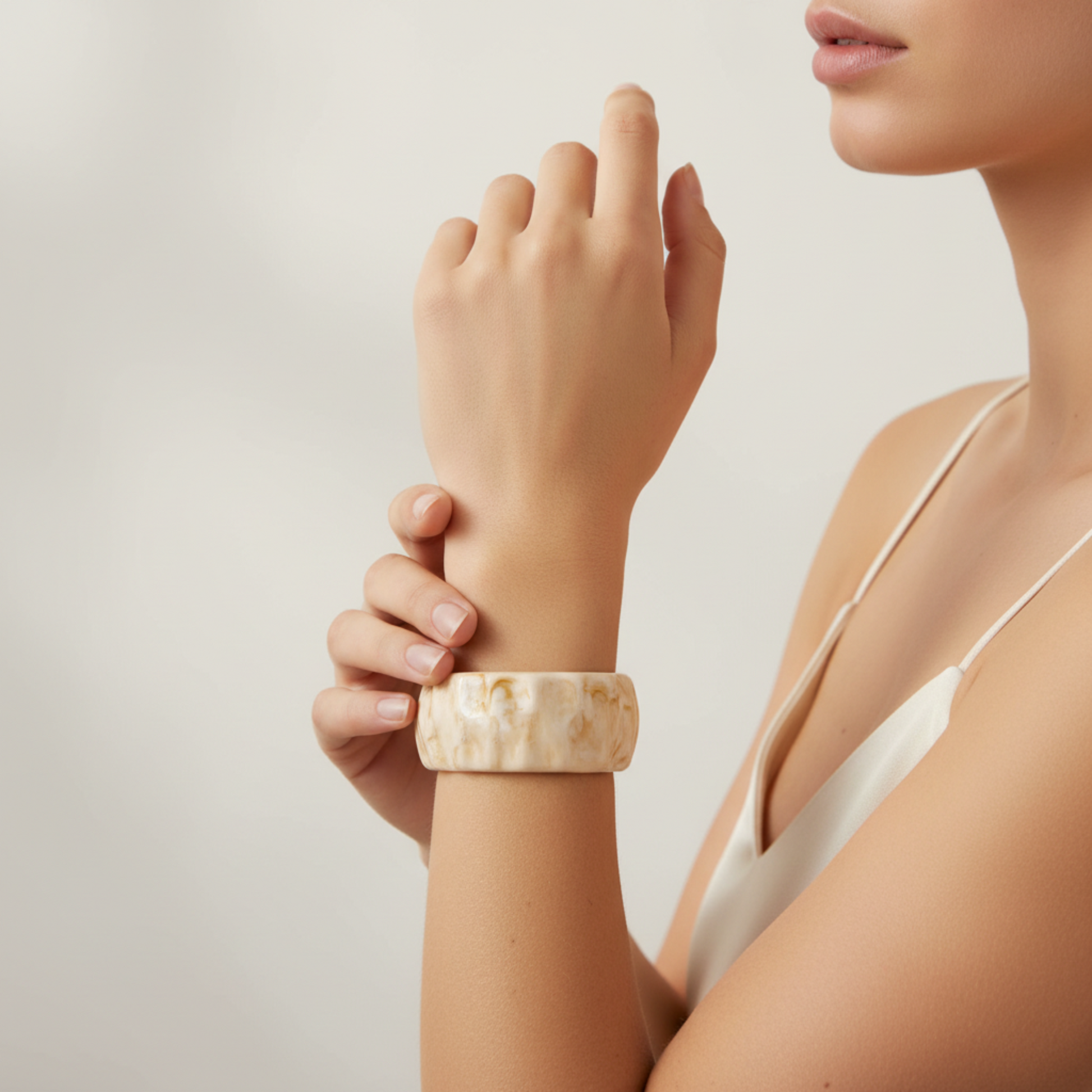 Brazalete Alabastro - en antebrazo